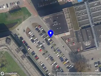 Ambulance met gepaste spoed naar de Niels Bohrplaats in Rotterdam