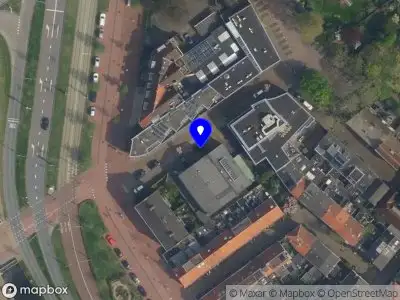 Ambulance met grote spoed naar de Kampveld in Delft