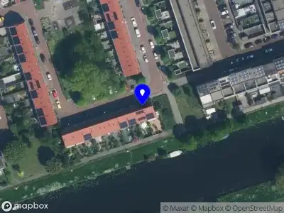 Ambulance met grote spoed naar de Theo Thijssenhof in Amsterdam