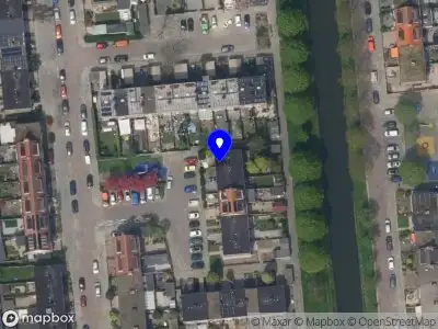 Ambulance met gepaste spoed naar de Verheulstraat in Pernis Rotterdam