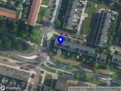 Brandweer met gepaste spoed naar de Notenstraat in Amsterdam vanwege waarnemen gaslucht