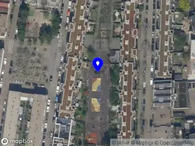 Ambulance met gepaste spoed naar de West-Kruiskade in Rotterdam