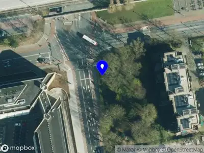 112 melding Brandweer met gepaste spoed naar de De Ruyterlaan in Enschede vanwege een liftopsluiting