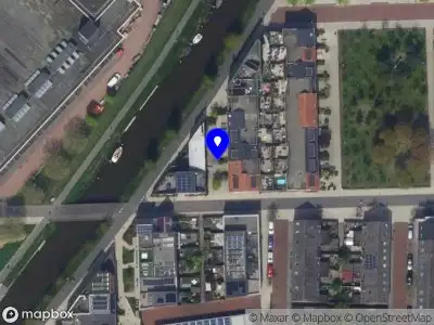 Ambulance met gepaste spoed naar de Pieter Vreedestraat in Leiden