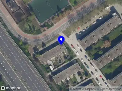 Ambulance met grote spoed naar de Becramming in Rotterdam