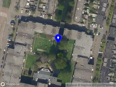 Ambulance met gepaste spoed naar de Schinnenbaan in Rotterdam