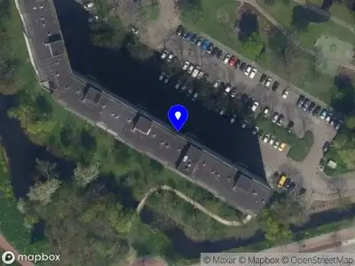 Ambulance met grote spoed naar de Reviusrondeel in Capelle aan den IJssel