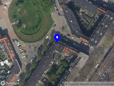 Ambulance met grote spoed naar de Hekelingenstraat in Rotterdam