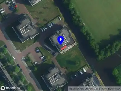 Ambulance met grote spoed naar de Jan Victors in Ouderkerk aan de Amstel