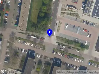 Ambulance met grote spoed naar de Van Baerlestraat in Vlaardingen