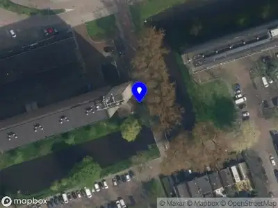 Ambulance met grote spoed naar de Jacob van Lenneppad in Delft