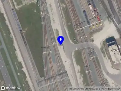 Ambulance met gepaste spoed naar de Madoerastraat in Maasvlakte Rotterdam