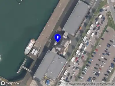 Ambulance met grote spoed naar de Berghaven in Hoek van Holland