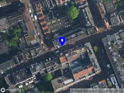 Ambulance met gepaste spoed naar de Kwakersstraat in Amsterdam