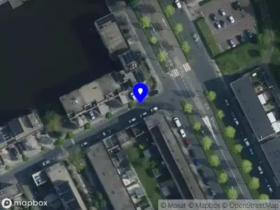 Ambulance met grote spoed naar de Arènpalmstraat in Amsterdam