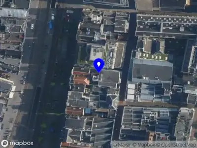 Brandweer met gepaste spoed naar de Cellebroerssteeg in Amsterdam