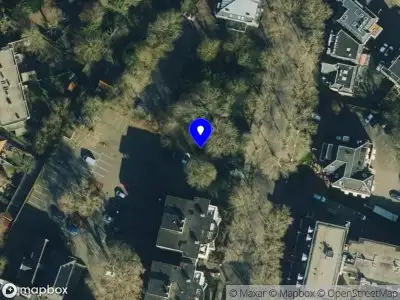 Politie naar de Burgemeester van Roijensingel in Zwolle vanwege aanrijding met letsel