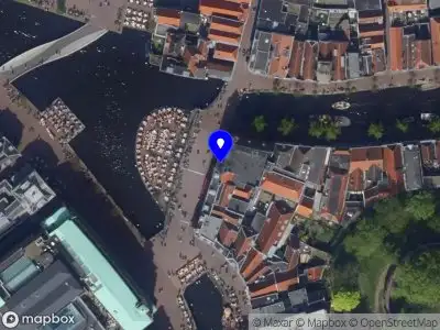 Ambulance met gepaste spoed naar de Hoogstraat in Leiden