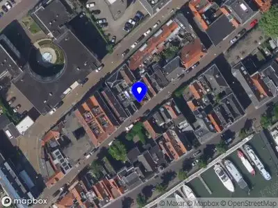 Ambulance met gepaste spoed naar de Hoge Nieuwstraat in Dordrecht