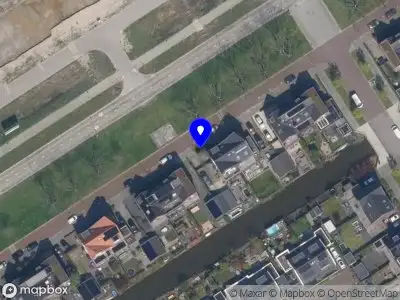 Ambulance met gepaste spoed naar de Van der Duijn van Maasdamweg in Rotterdam