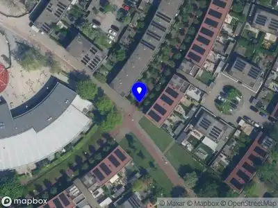 Ambulance met grote spoed naar de Melsbroekhof in Amsterdam