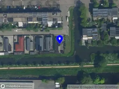Ambulance met grote spoed naar de Dilbeekpad in Amsterdam