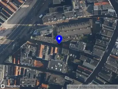 Ambulance met grote spoed naar de Oude Braak in Amsterdam