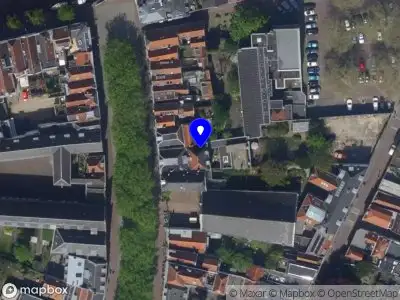 Ambulance met gepaste spoed naar de Middelstegracht in Leiden