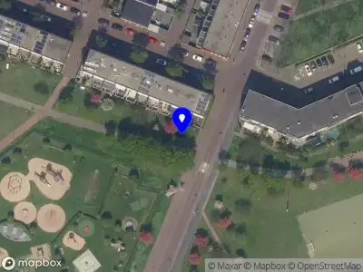 Ambulance met grote spoed naar de Wilhelminakade in Rotterdam