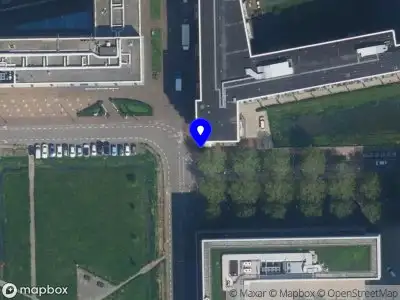Ambulance met grote spoed naar de John M. Keynesplein in Amsterdam