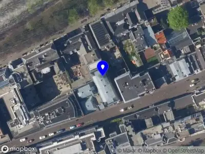 Ambulance met gepaste spoed naar de Kneuterdijk in 's-Gravenhage