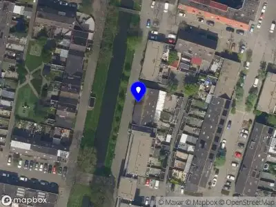 Ambulance met grote spoed naar de Rhijnauwensingel in Rotterdam