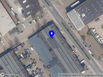 Ambulance met grote spoed naar de Industrieweg in Rotterdam