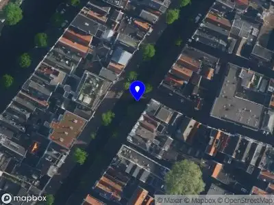 Ambulance met grote spoed naar de Koestraat in Amsterdam
