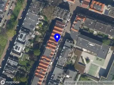 Ambulance met grote spoed naar de Waterloostraat in Rotterdam