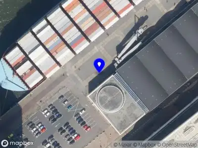 Ambulance met grote spoed naar de Holland Amerikakade in Rotterdam