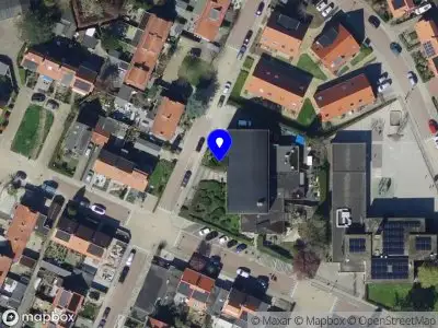 Politie naar de Parallelstraat in Rhoon vanwege stormschade