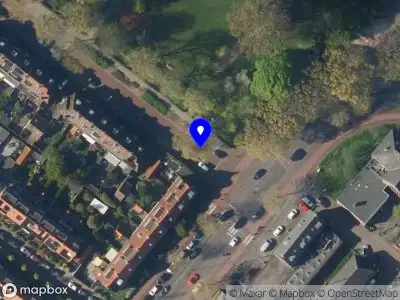 Ambulance met grote spoed naar de Burgemeester Van Eijklaan in Voorschoten