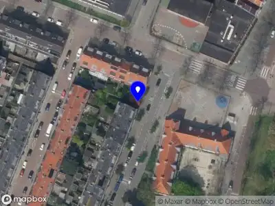 Ambulance met grote spoed naar de Landmanstraat in Rotterdam
