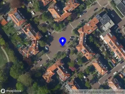 Ambulance met grote spoed naar de Rozenboomlaan in Voorburg