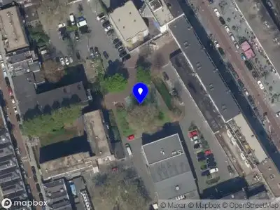 Ambulance met grote spoed naar de Karel Doormanhof in Rotterdam