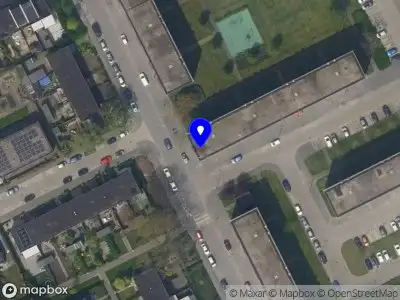 Ambulance met grote spoed naar de Velgersdijk in Rotterdam
