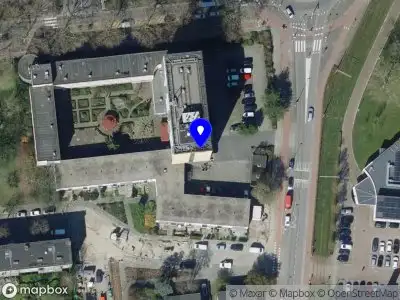 Ambulance met grote spoed naar de Langenhorst in Rotterdam
