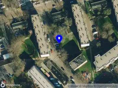 Politie naar de Simon van Slingelandtplein in Zwolle vanwege aanrijding met letsel