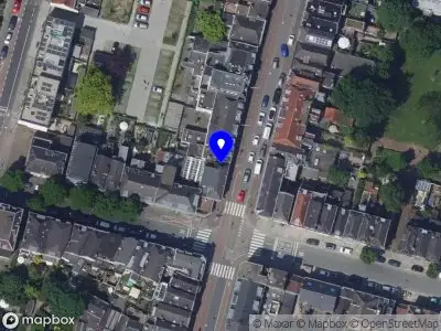 Ambulance met grote spoed naar de Spuiweg in Dordrecht