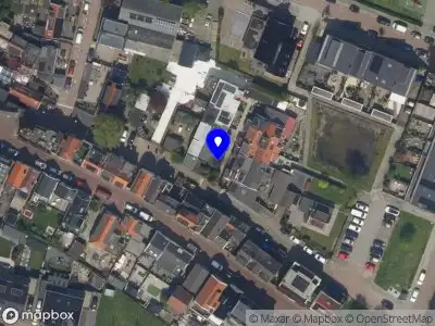 Ambulance met grote spoed naar de Tuinlaan in Pernis Rotterdam