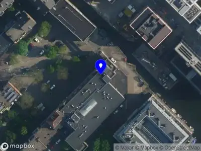 Ambulance met grote spoed naar de Compagniestraat in Amsterdam