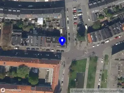 Ambulance met grote spoed naar de Katendrechtse Lagedijk in Rotterdam