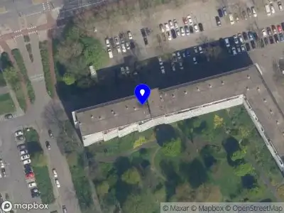 Ambulance met grote spoed naar de Curieplaats in Rotterdam