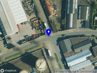 Brandweer met grote spoed naar de Petroleumhavenstraat in Hengelo vanwege een buitenbrand